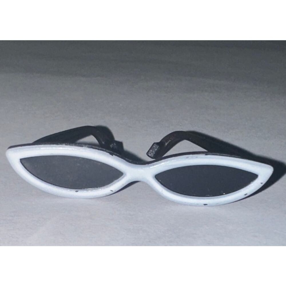 Mattel Barbie Doll Cat Eye Sunglasses – White Retro Style Accessory